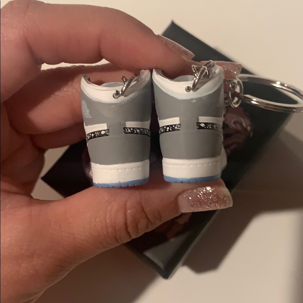 Dior x Air Jordan 1 High Keychains - Picture 4 of 12